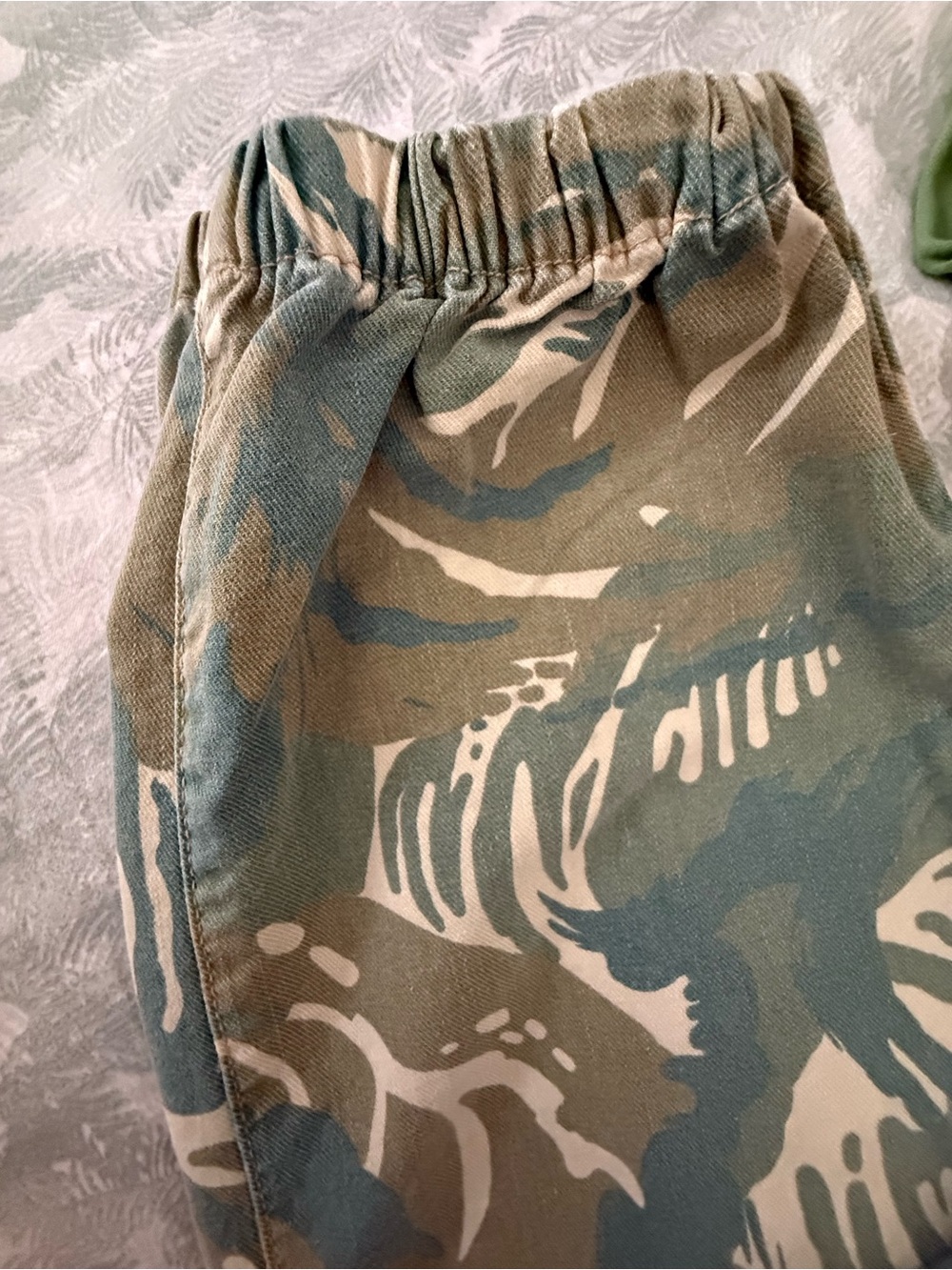 MOTHER Women's Ankle & Cropped Camouflage Print Pants in Olive Green & Teal